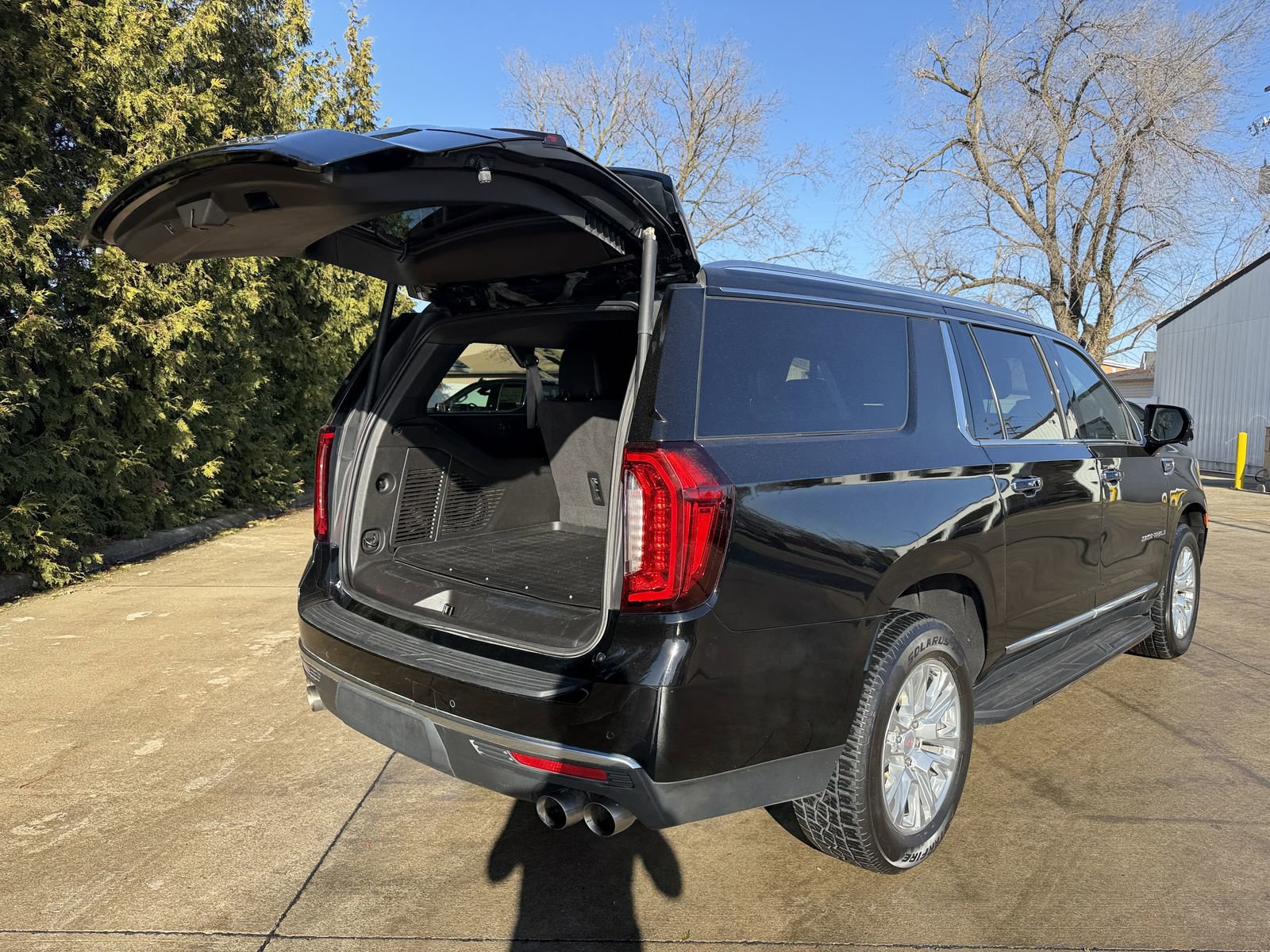 Used 2024 GMC Yukon XL Denali image 32