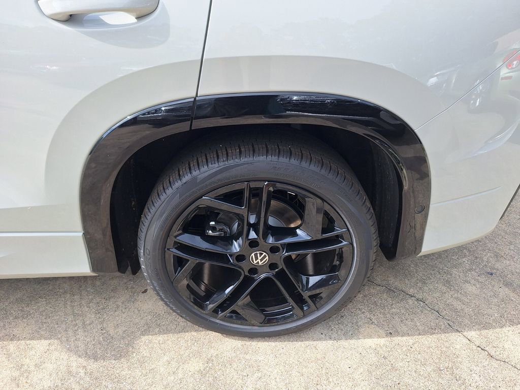 New 2026 Volkswagen Tiguan SE R-Line image 25