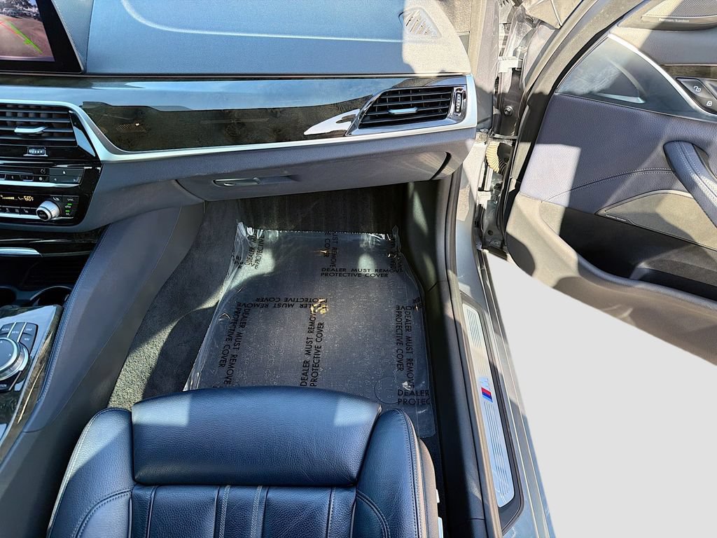 Used 2019 BMW 530i w/ M Sport Package RWD image 17
