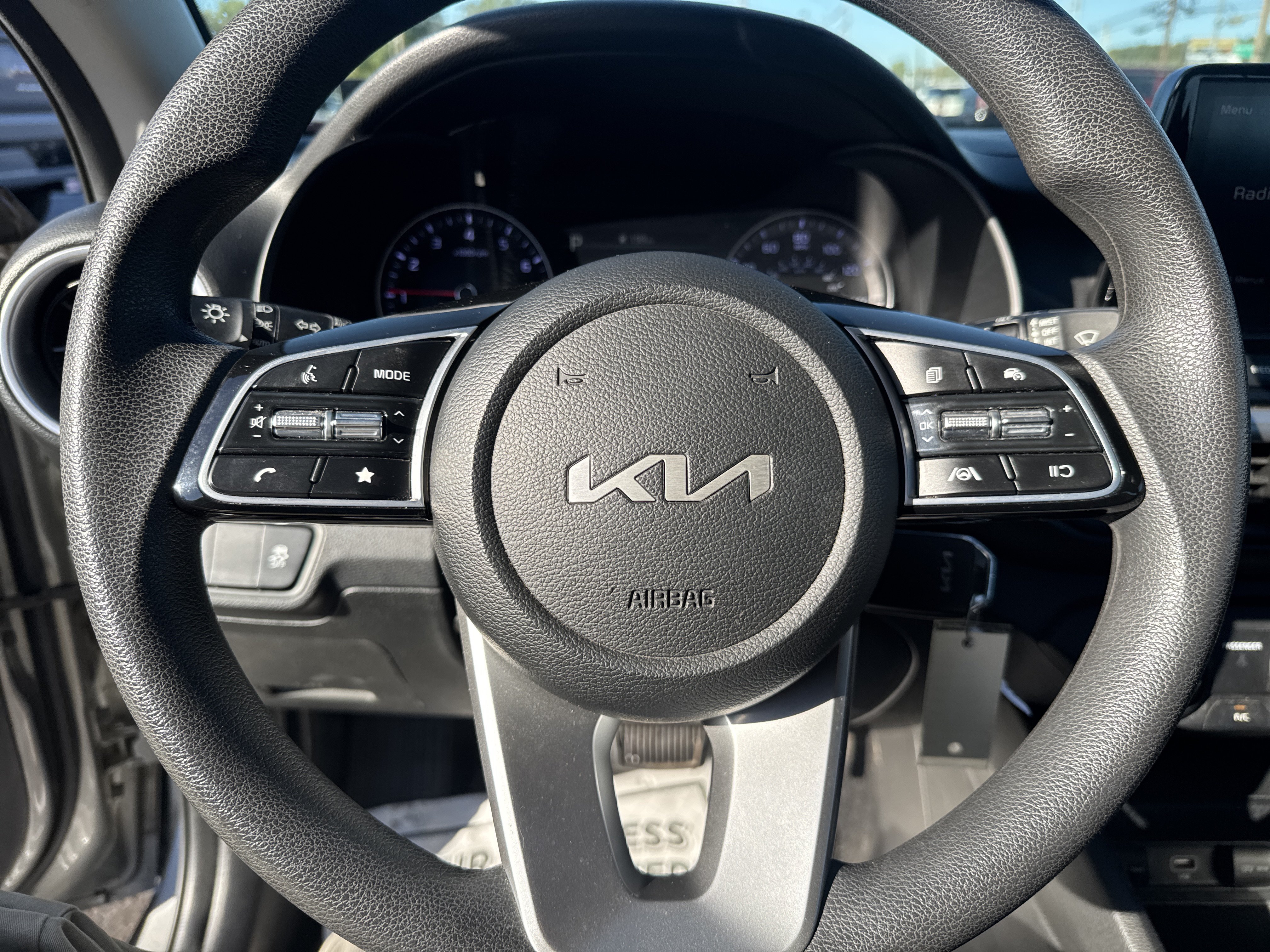 Used 2023 Kia Forte LXS w/ LXS Technology Package FWD image 17