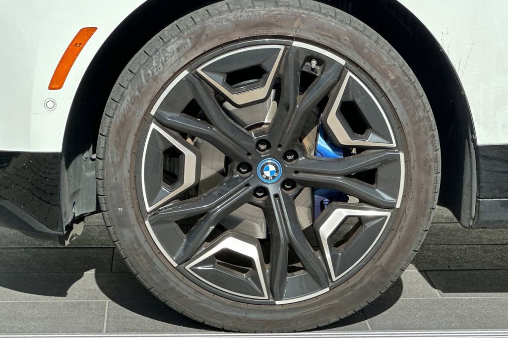 Used 2024 BMW iX xDrive50 w/ Premium Package image 33