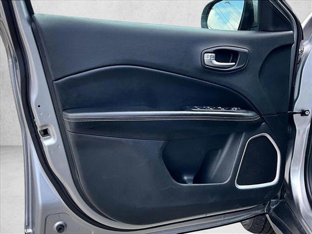 Used 2019 Jeep Compass Latitude w/ Popular Equipment Group AWD/4WD image 17