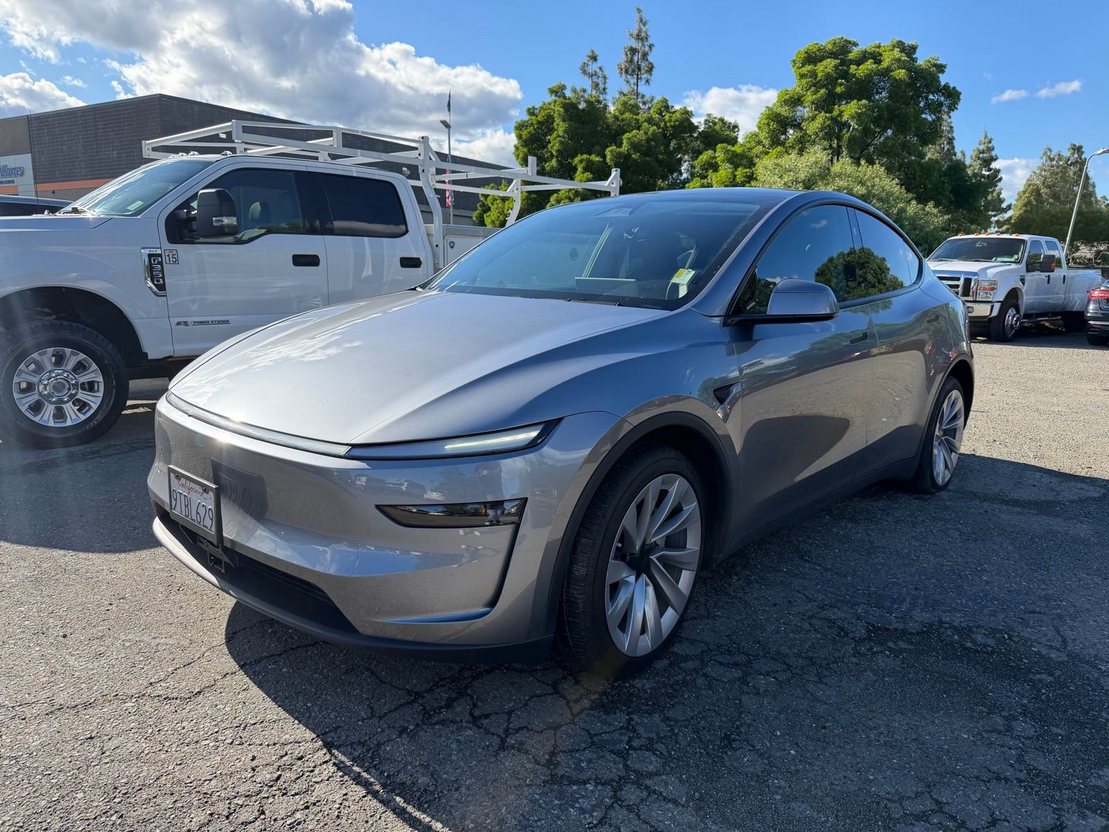 Used 2026 Tesla Model Y AWD image 1
