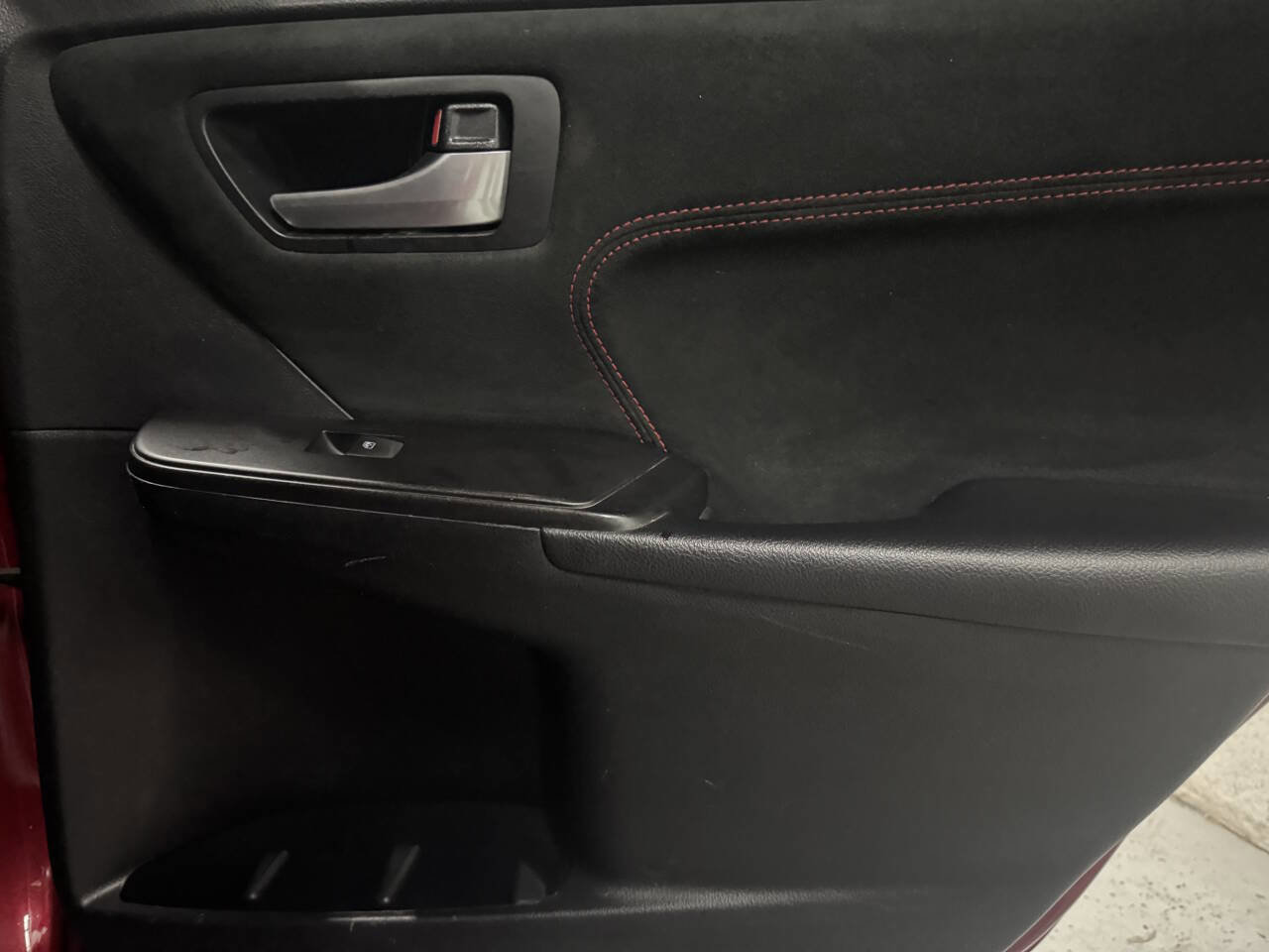 Used 2017 Toyota Camry LE image 30