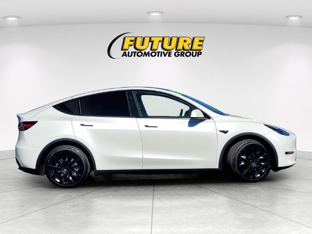 Used 2024 Tesla Model Y Long Range AWD/4WD image 3