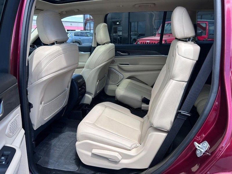 Used 2022 Jeep Grand Cherokee L Limited image 11