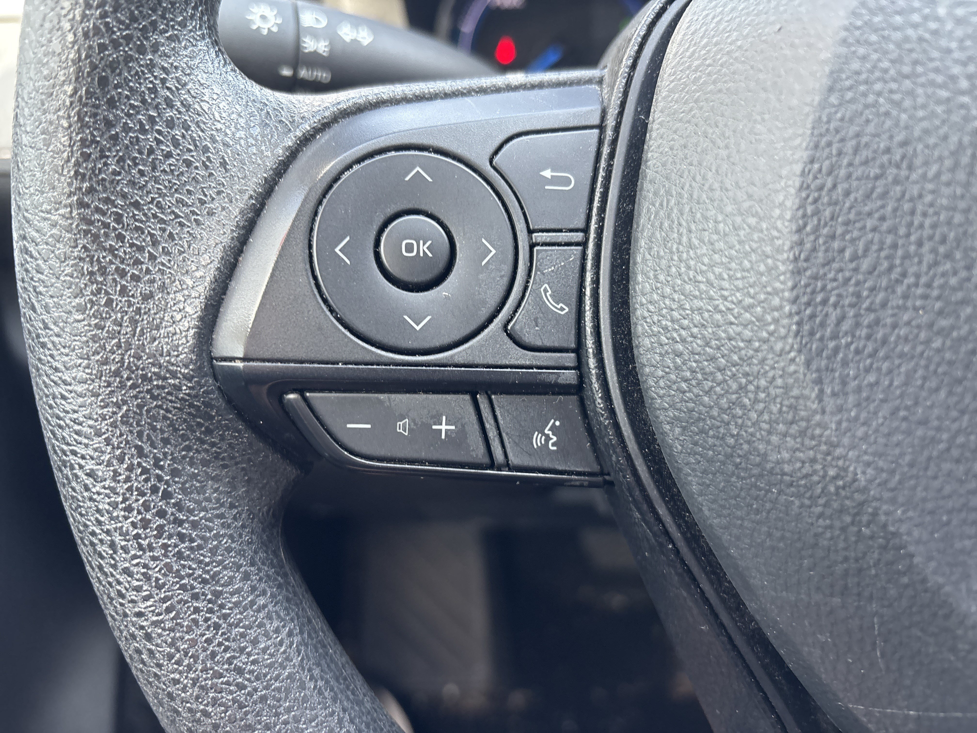 Used 2025 Toyota RAV4 XLE AWD/4WD image 18