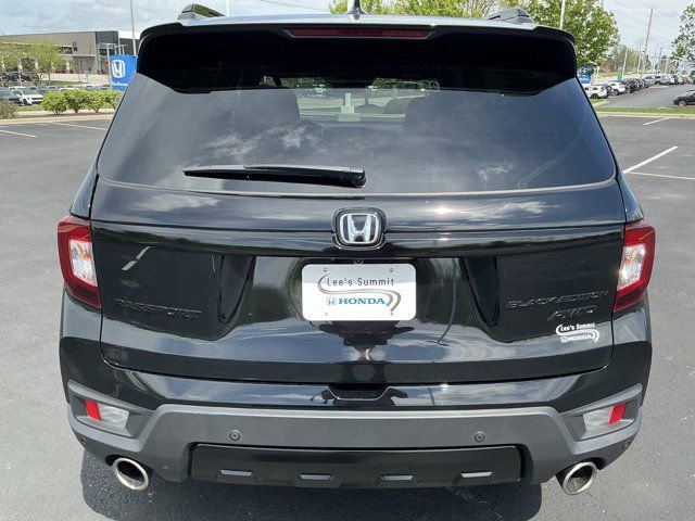 Used 2025 Honda Passport Black Edition image 4