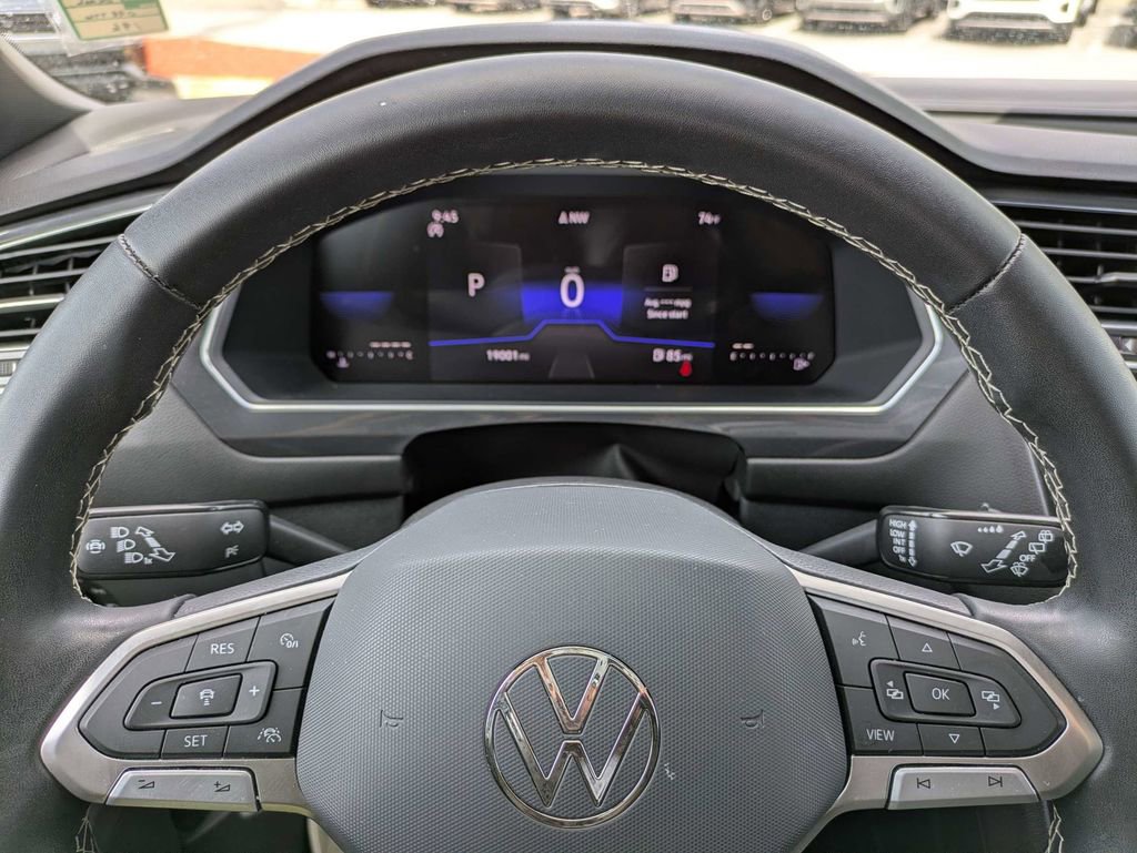 Used 2023 Volkswagen Tiguan SE R-Line image 38