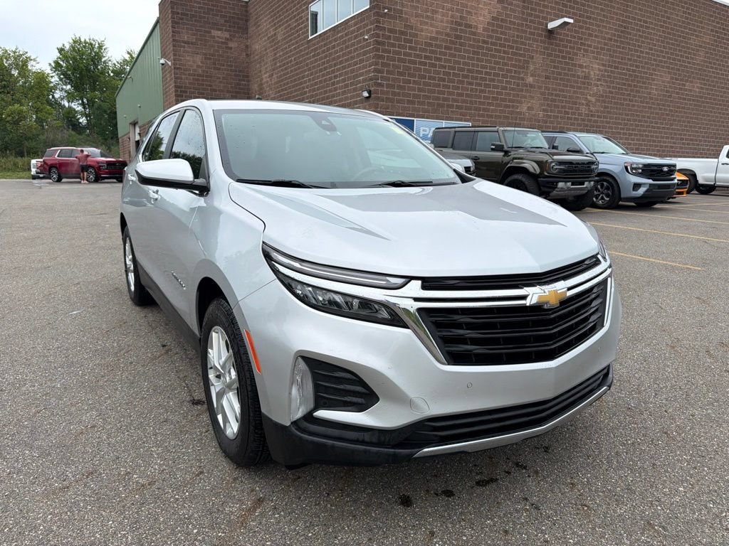 Used 2022 Chevrolet Equinox LT AWD/4WD image 2