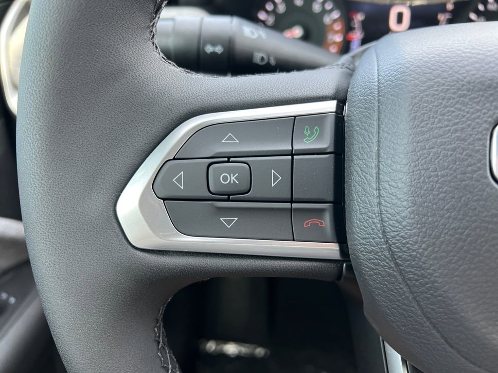 New 2025 Jeep Compass Latitude image 9