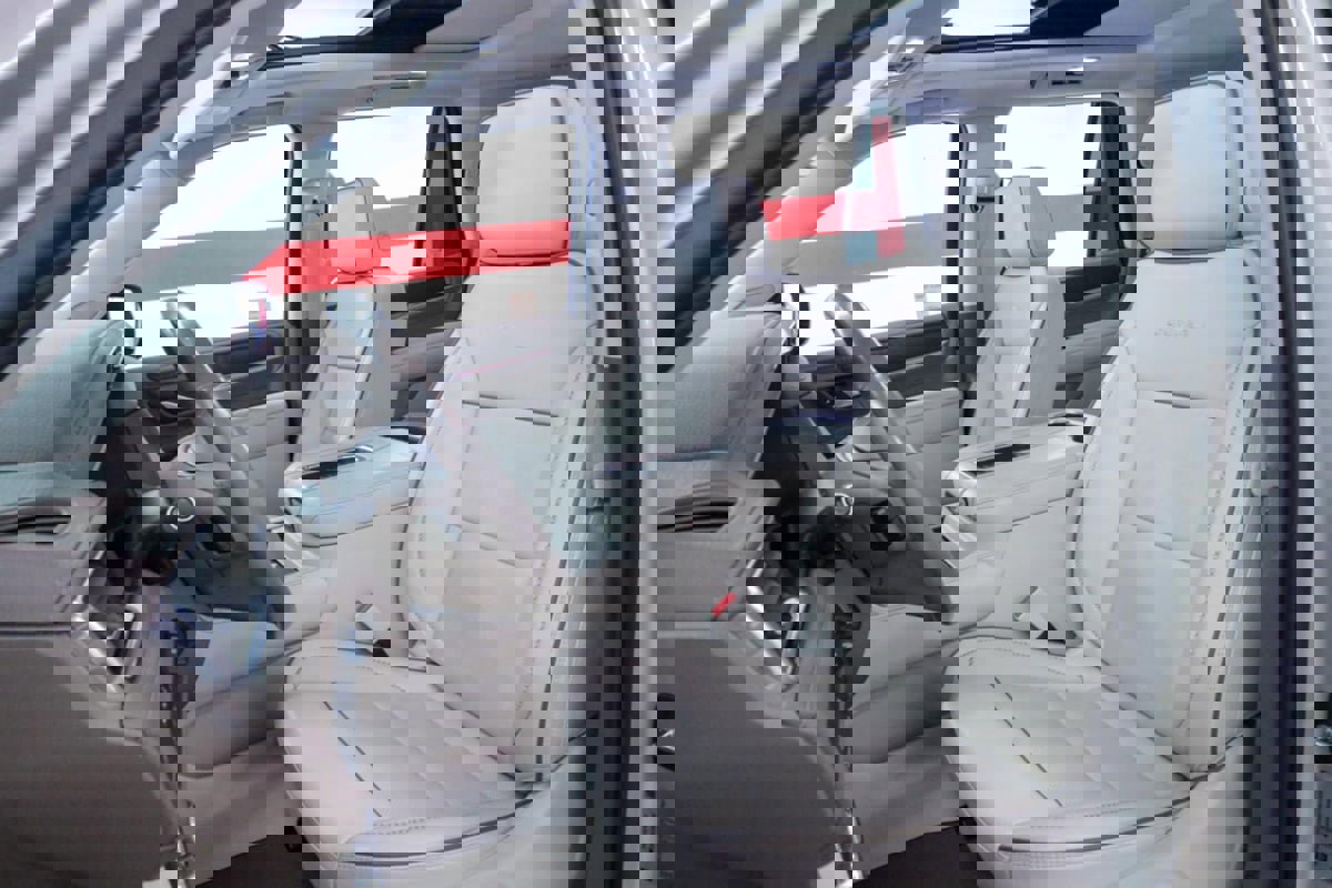 Used 2022 GMC Yukon Denali w/ Denali Premium Package image 10