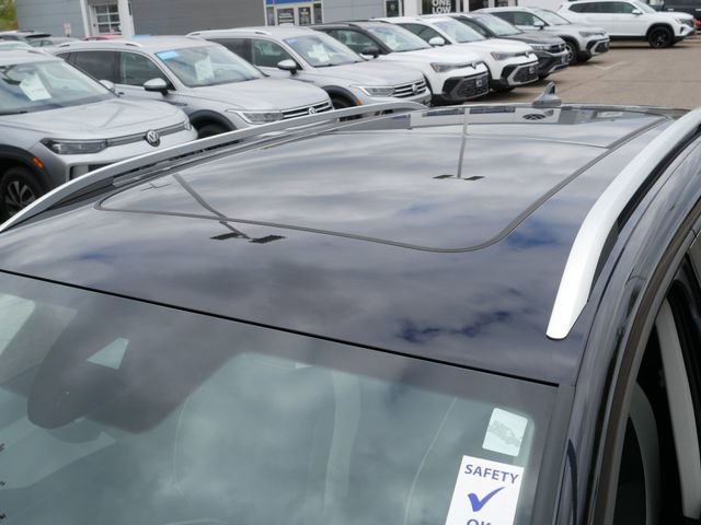 Used 2025 Volkswagen Taos SE AWD/4WD image 10