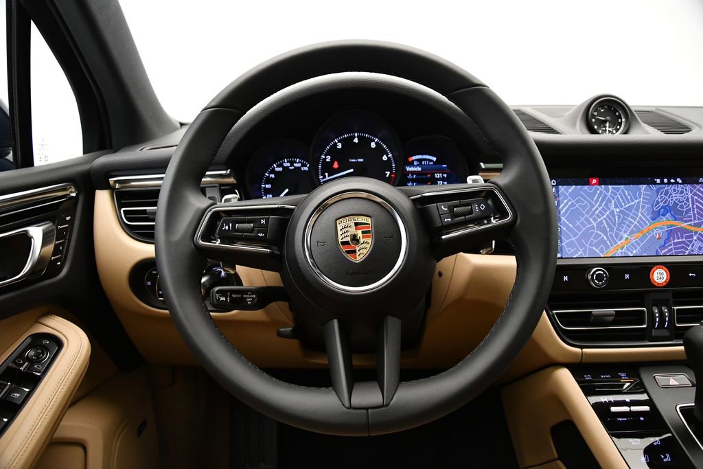 Used 2025 Porsche Macan image 23