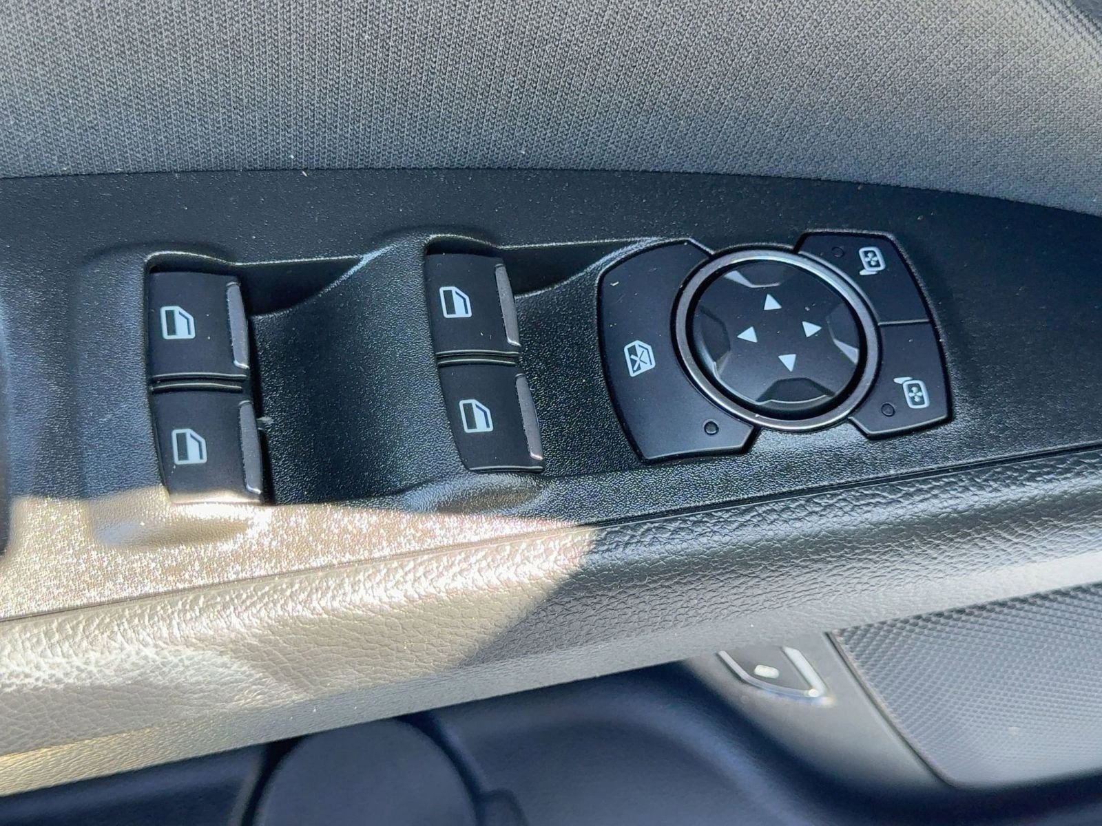 Used 2020 Ford Fusion SE image 26