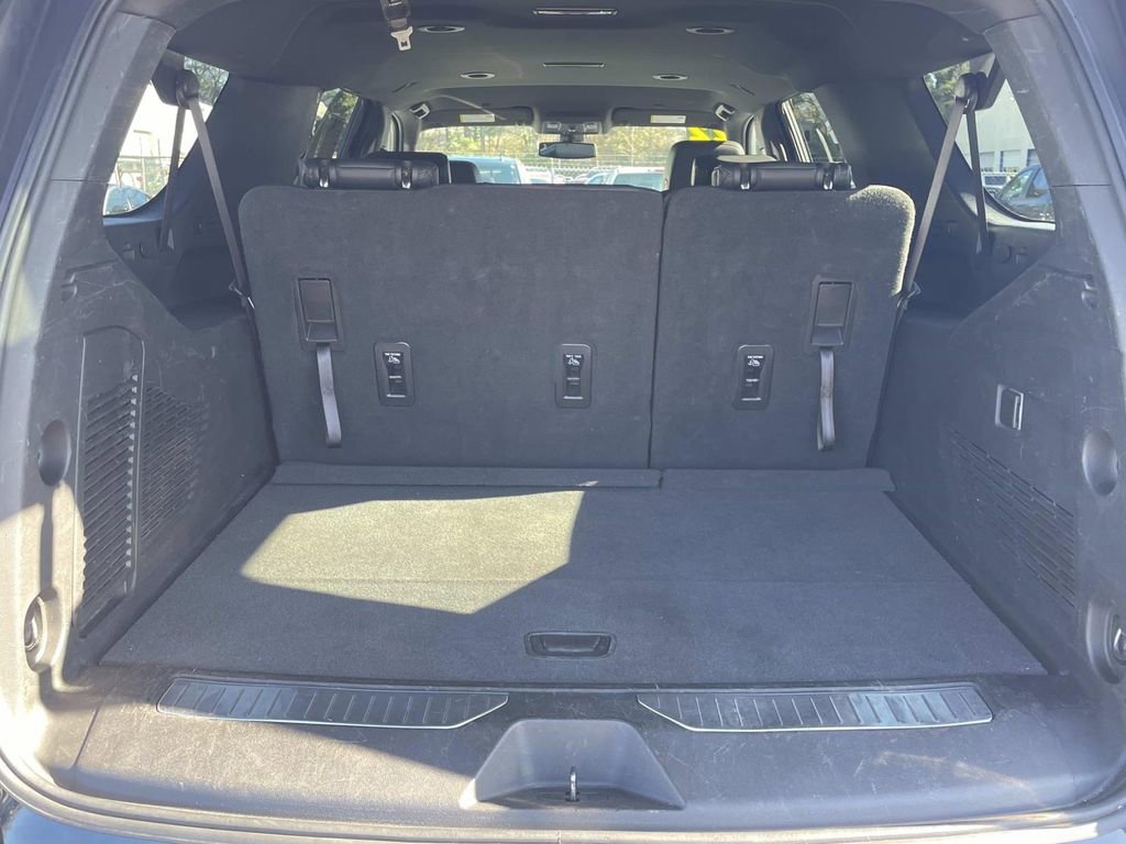 Used 2022 Chevrolet Suburban Z71 image 12