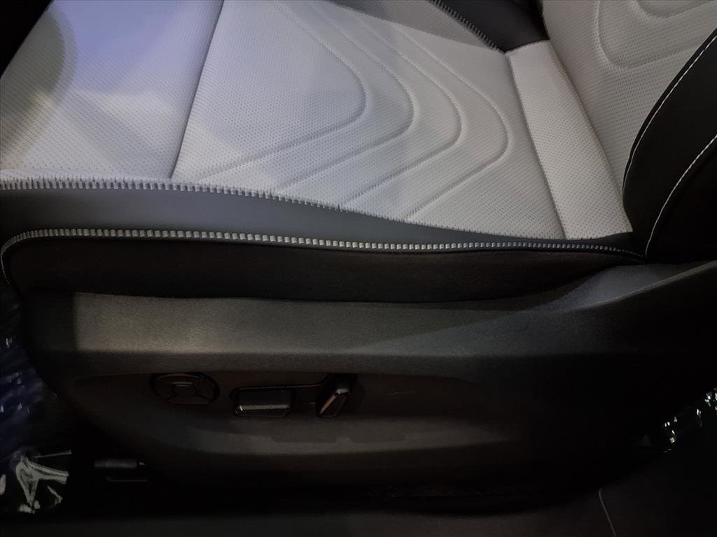 New 2026 Volkswagen Tiguan SE R-Line image 13