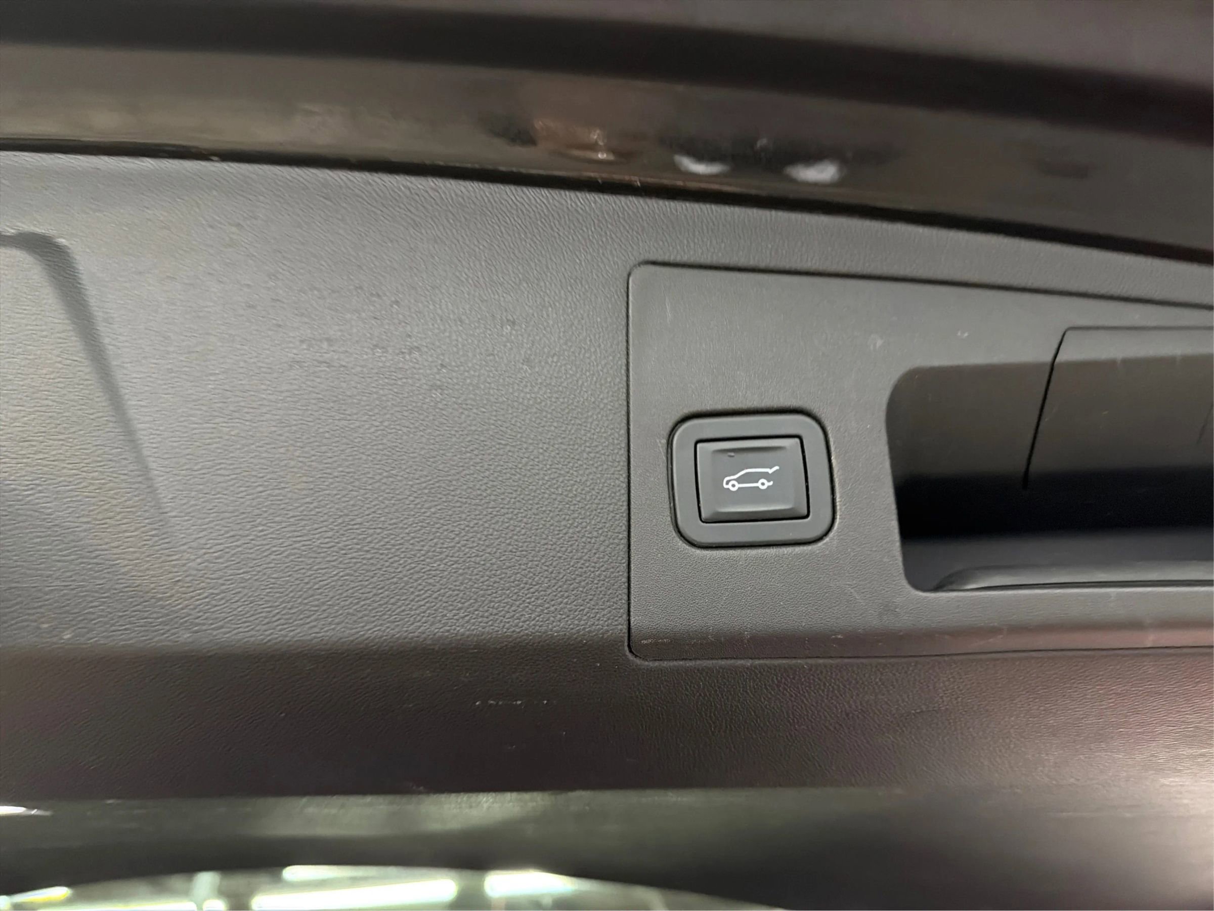 Used 2017 Cadillac XT5 Luxury w/ Driver Awareness Package image 20