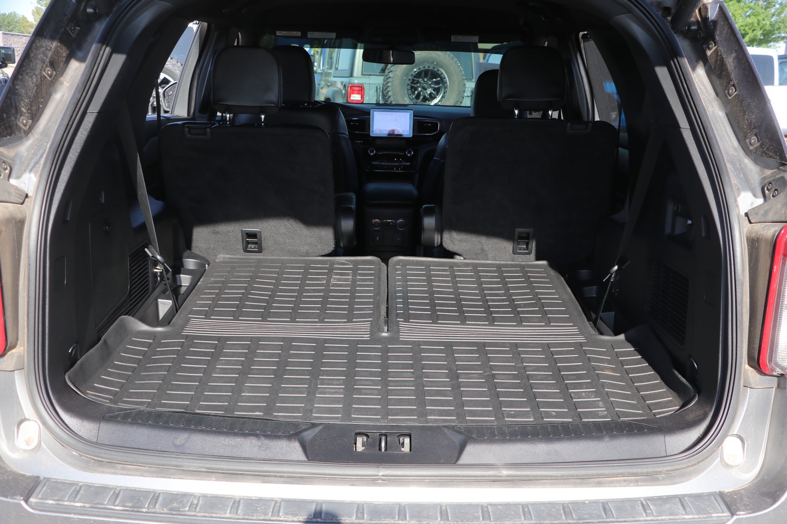 Used 2022 Ford Explorer ST AWD/4WD image 30