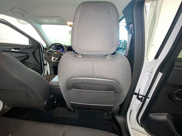 Used 2024 Chevrolet TrailBlazer LT w/ LT Cold Weather Package FWD image 36