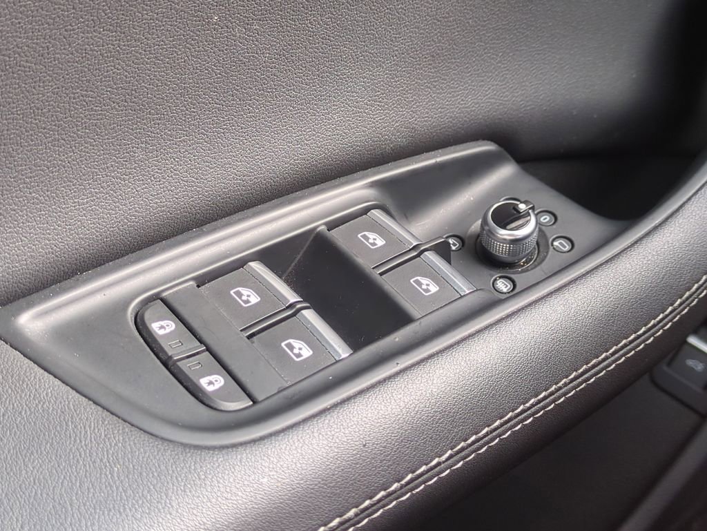 Used 2025 Audi Q7 3.0T Premium Plus AWD/4WD image 28