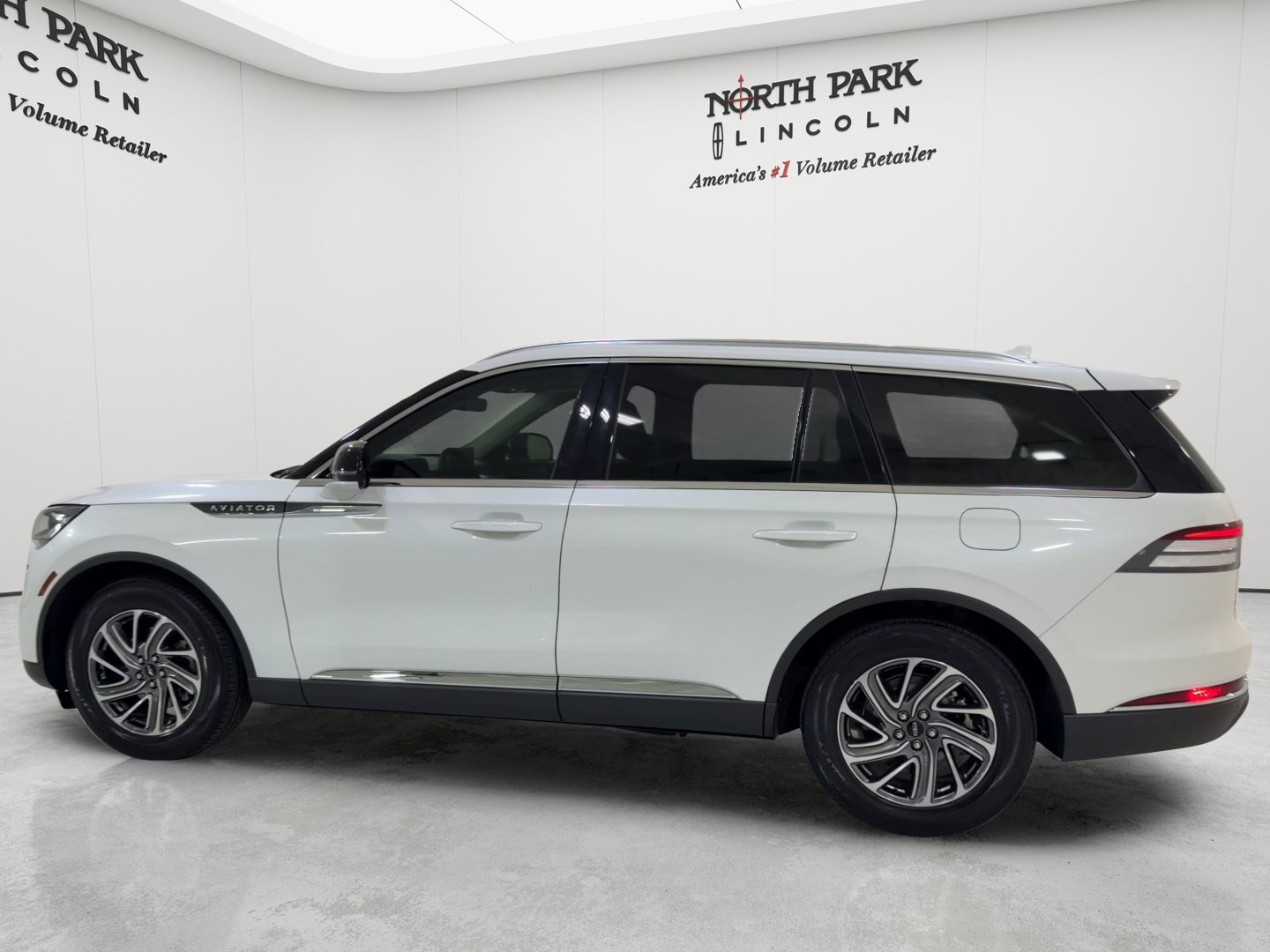 Used 2024 Lincoln Aviator 2WD image 7