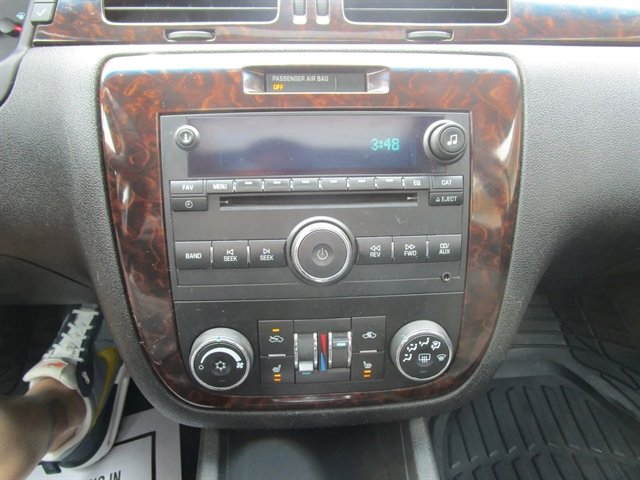 Used 2012 Chevrolet Impala LTZ FWD image 22
