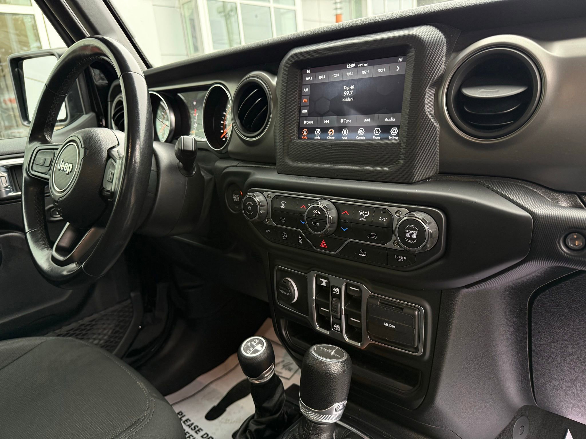 Used 2021 Jeep Gladiator Sport image 27