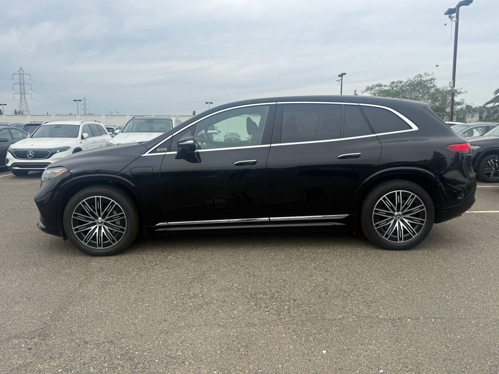 Used 2023 Mercedes-Benz EQS 580 4MATIC SUV image 2