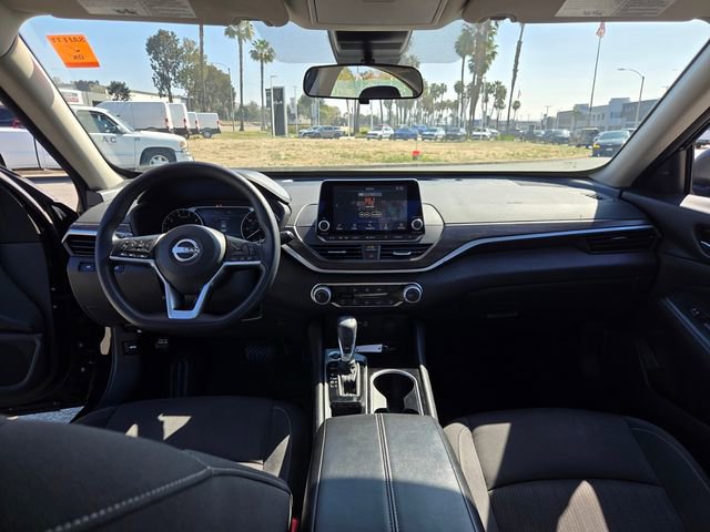 Used 2024 Nissan Altima 2.5 SV FWD image 14