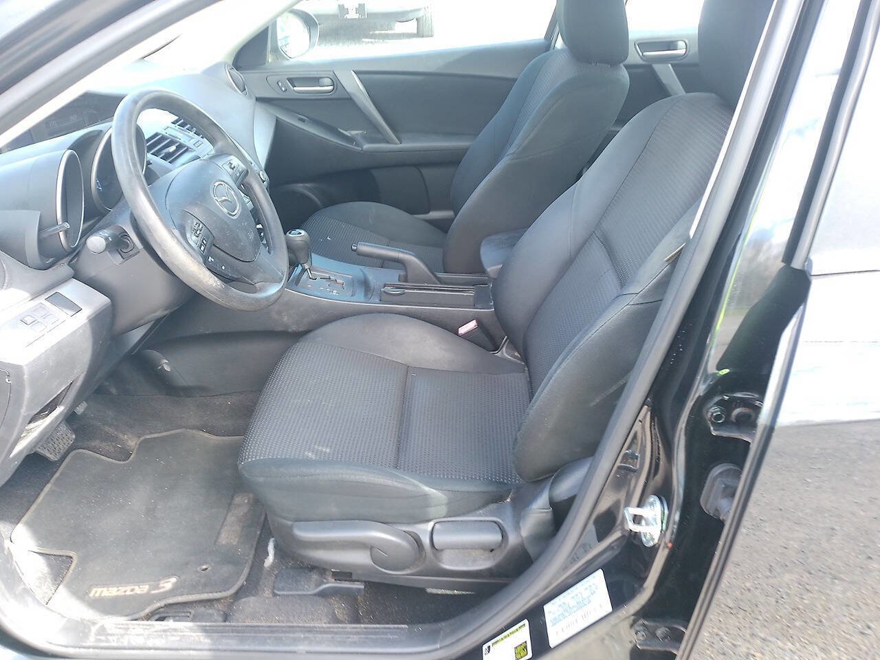 Used 2013 MAZDA MAZDA3 i Sport image 28