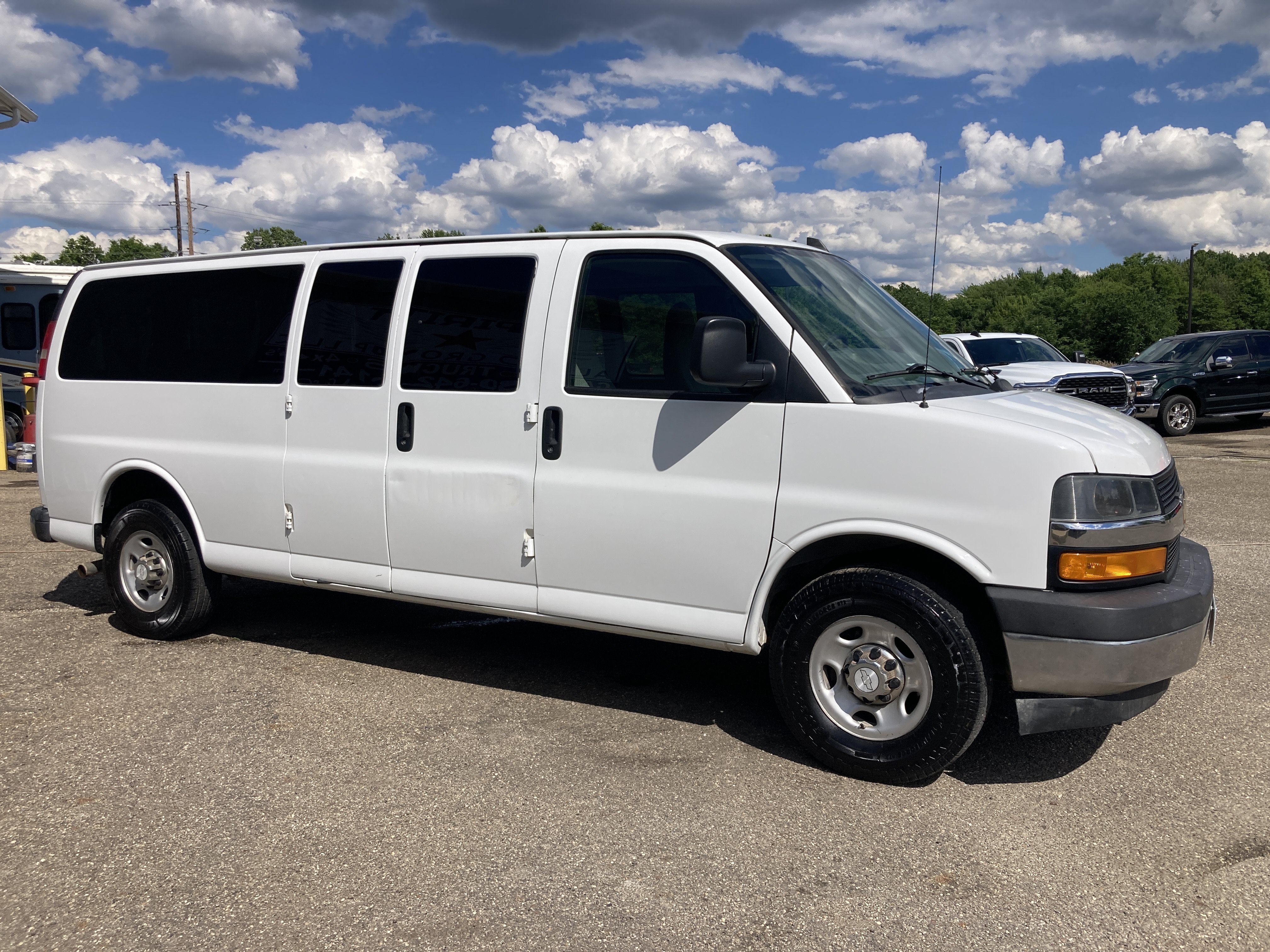 Used 2018 Chevrolet Express 3500 LT w/ LT Preferred Equipment Group RWD image 4