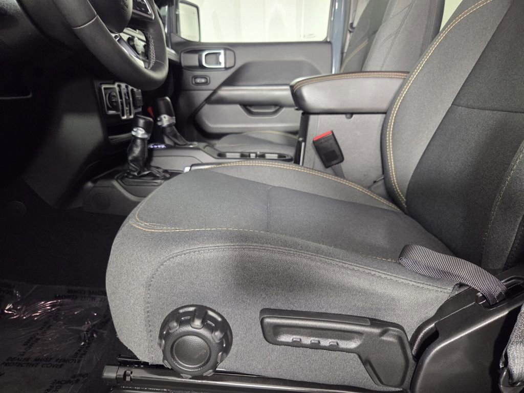 Certified 2025 Jeep Wrangler Sahara w/ Safety Group image 13