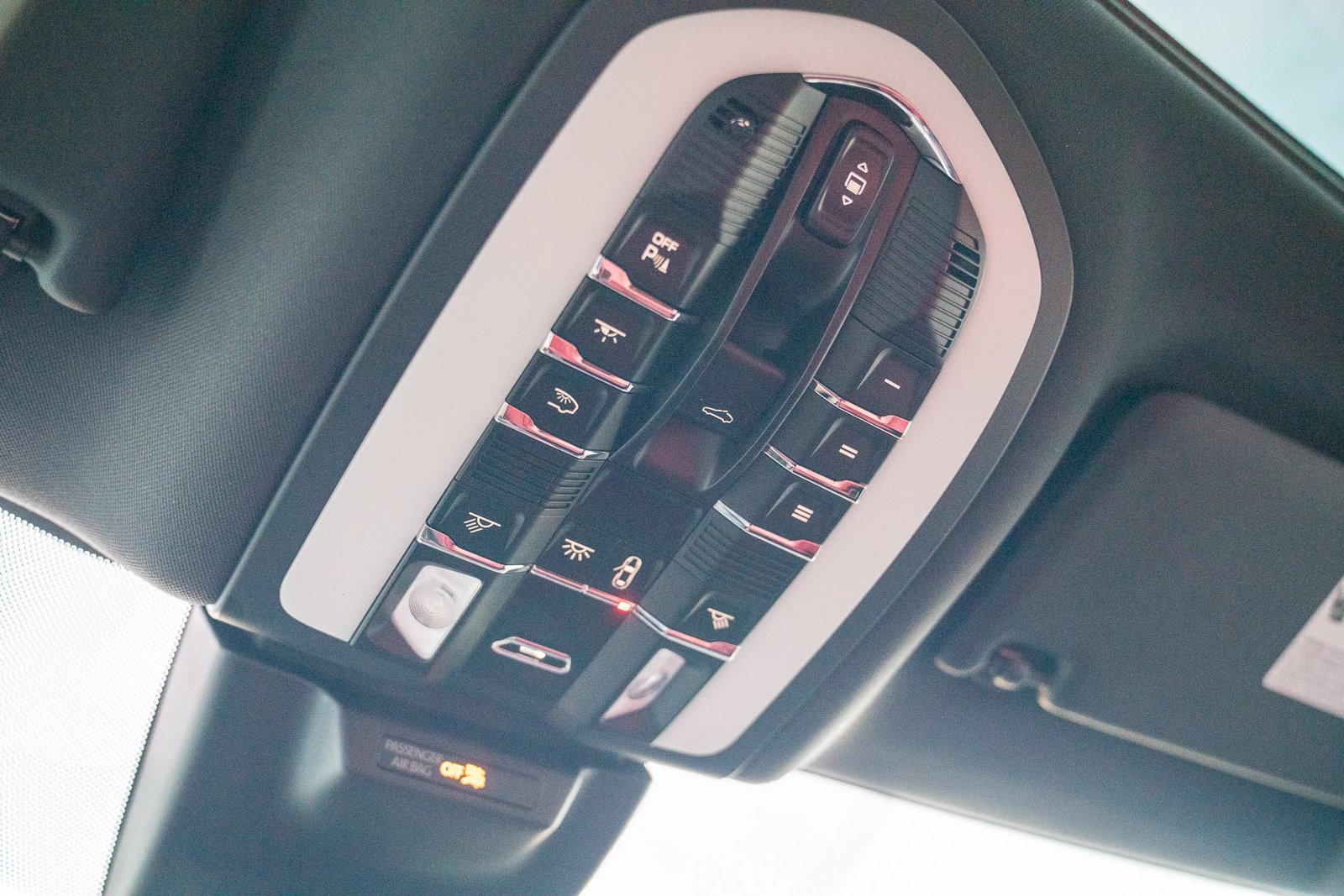Certified 2026 Porsche Macan Turbo AWD/4WD image 22