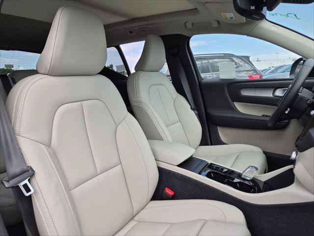 New 2026 Volvo XC40 B5 Plus w/ Protection Package Premier AWD/4WD image 14