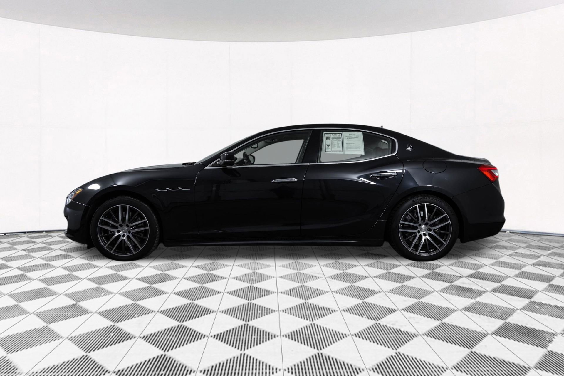 Used 2018 Maserati Ghibli S Q4 AWD/4WD image 15