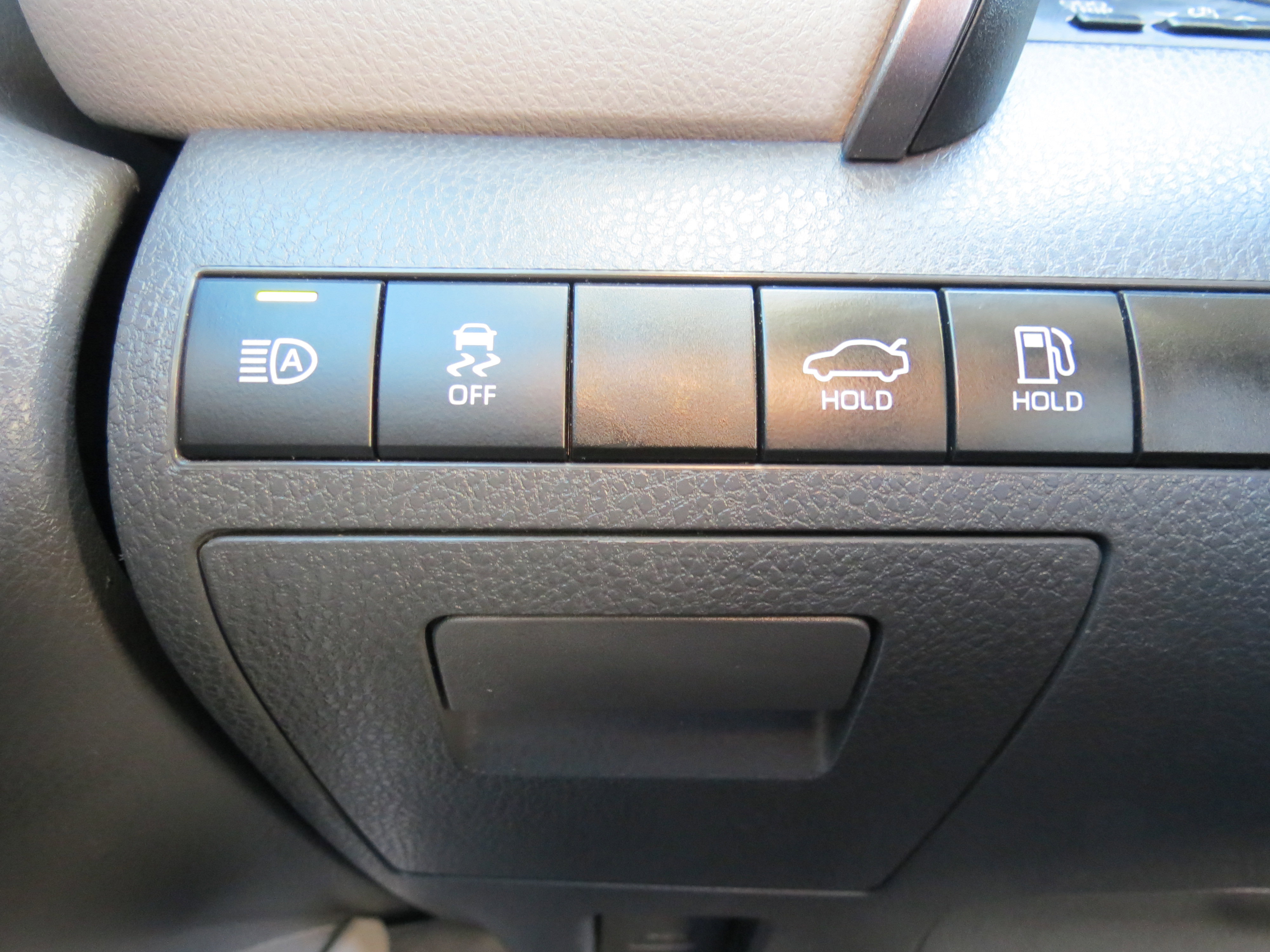 Used 2022 Toyota Camry XLE image 18