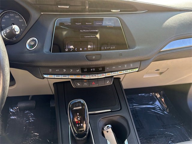 Used 2020 Cadillac XT4 Luxury w/ Cold Weather Package image 14