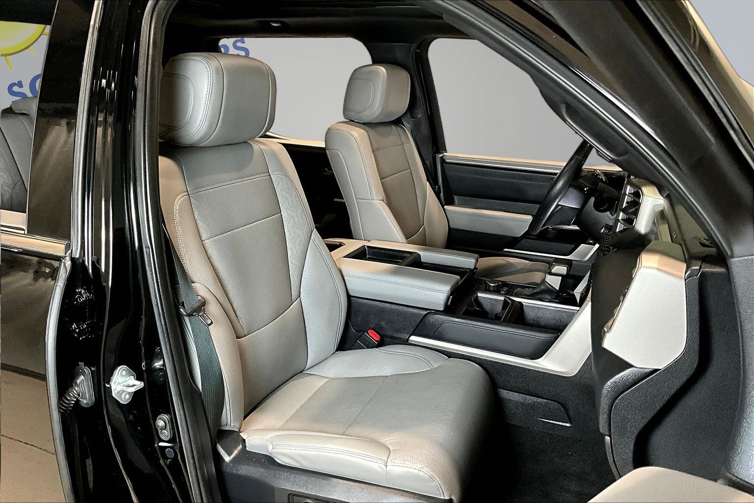 Used 2025 Toyota Tundra Limited AWD/4WD image 30