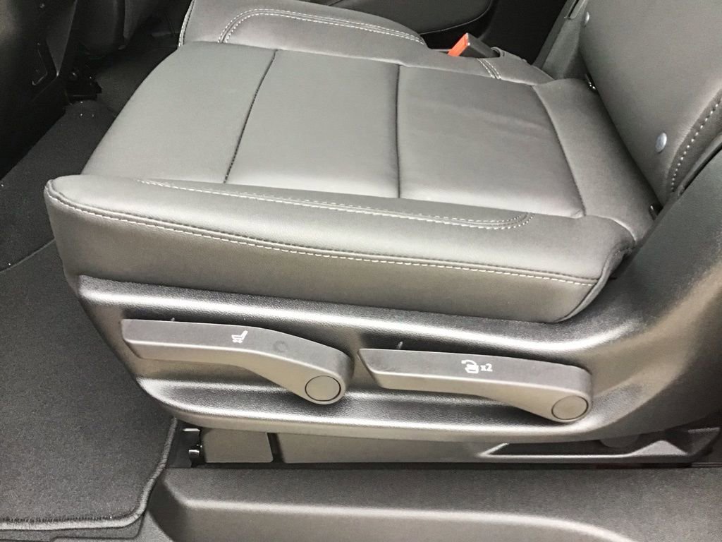 New 2026 Chevrolet Suburban LT w/ Comfort Package image 15