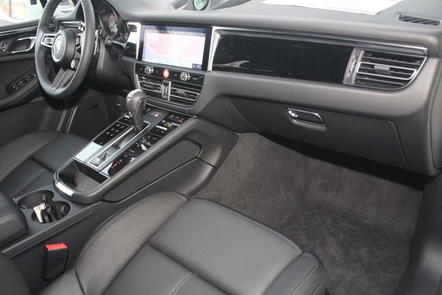 New 2025 Porsche Macan S image 25