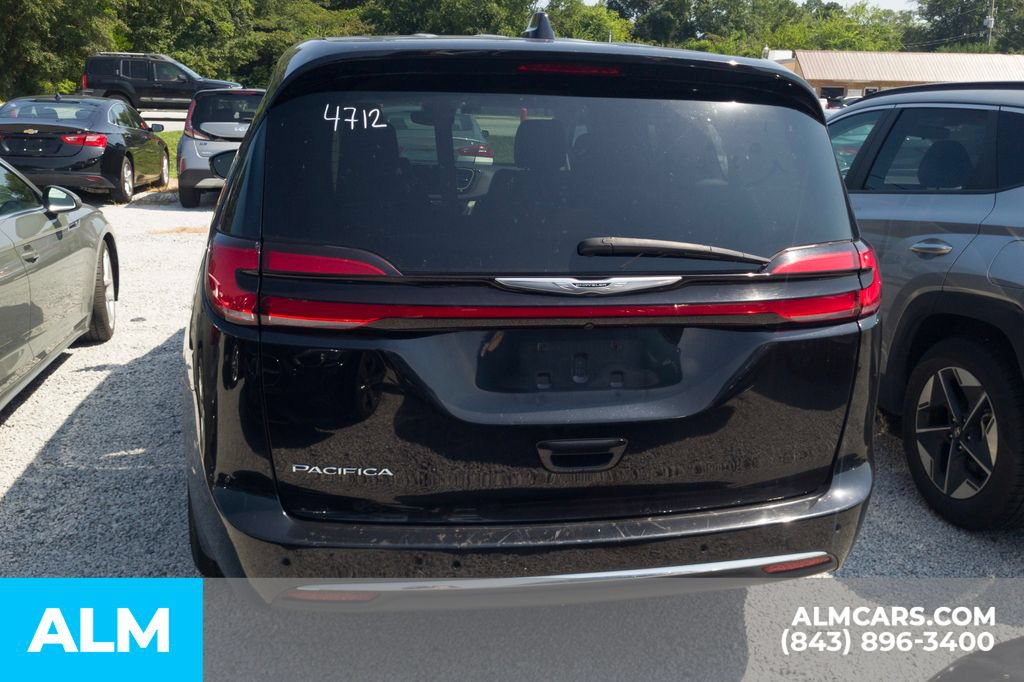 Used 2024 Chrysler Pacifica Touring-L FWD image 23