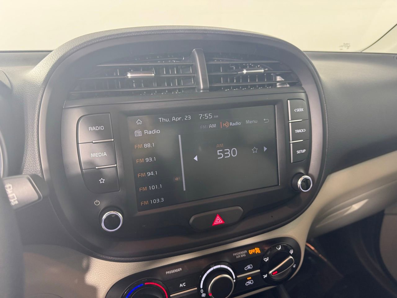 Used 2025 Kia Soul LX w/ LX Technology Package FWD image 23