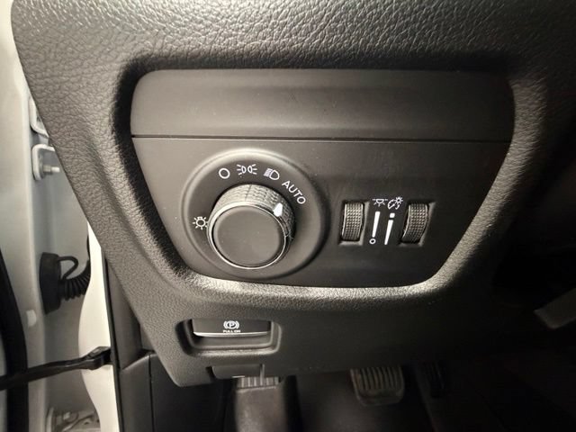 Used 2023 Jeep Grand Cherokee Altitude AWD/4WD image 18
