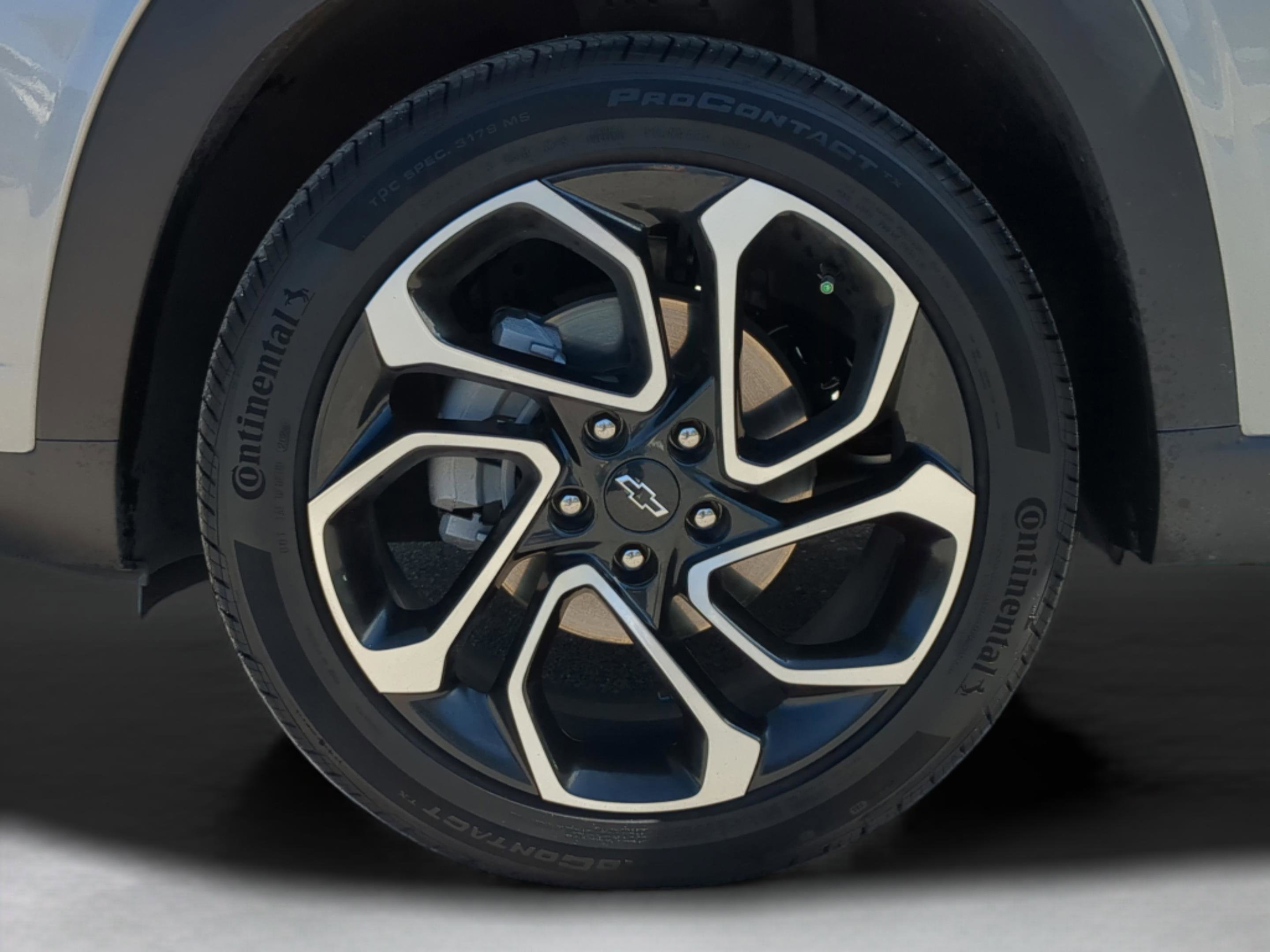 Used 2025 Chevrolet Trax RS w/ Driver Confidence Package FWD image 29