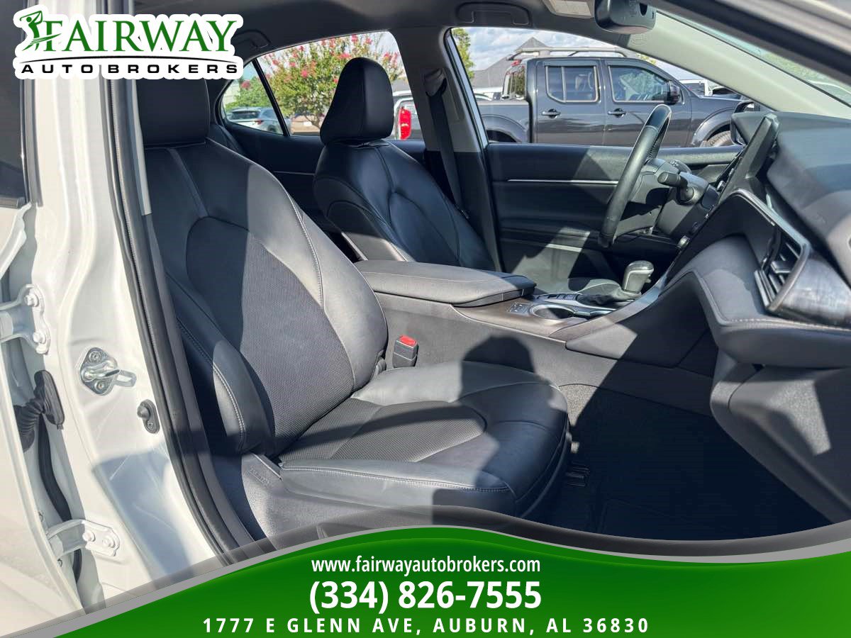 Used 2022 Toyota Camry XLE FWD image 12