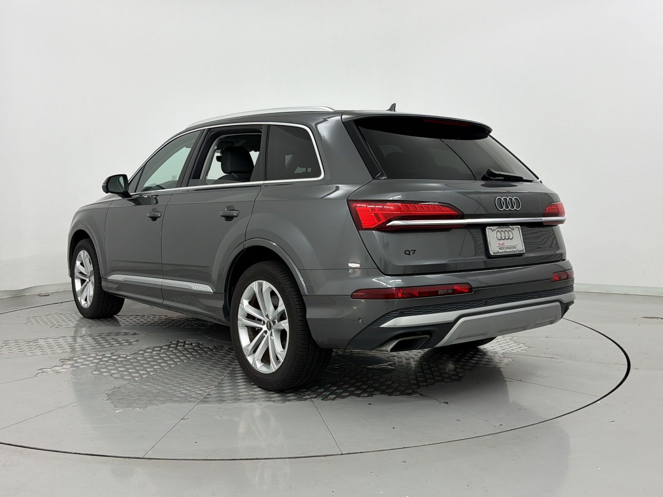 Used 2025 Audi Q7 3.0T Premium Plus AWD/4WD image 3