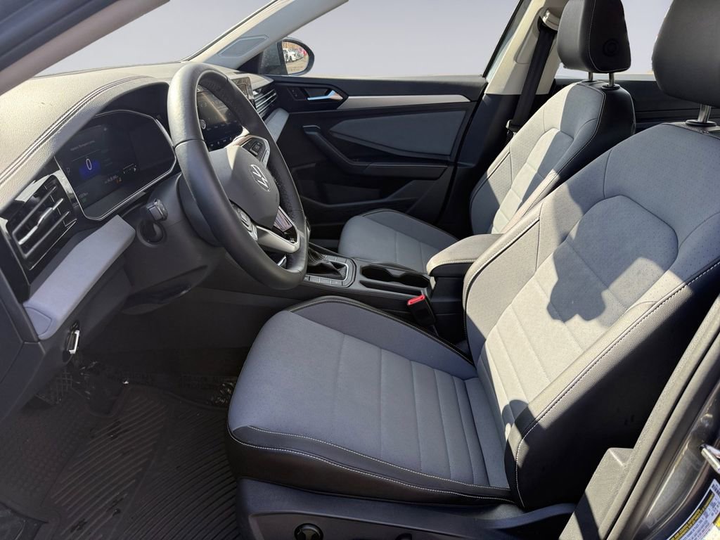 Used 2025 Volkswagen Jetta SE image 10