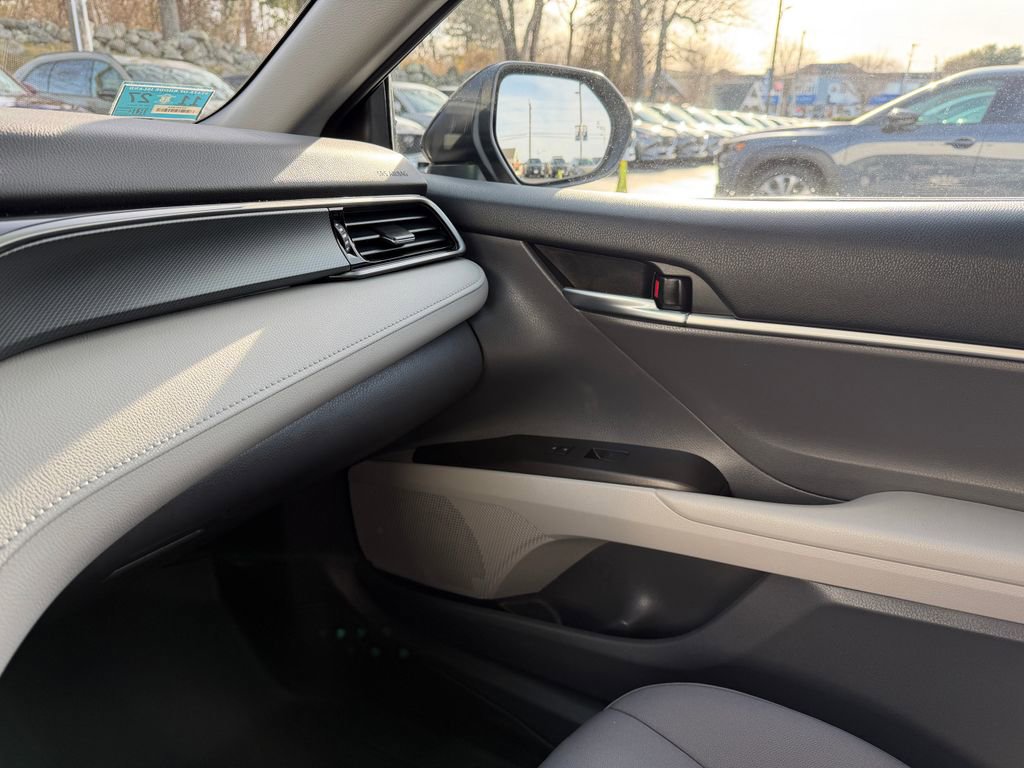 Used 2022 Toyota Camry LE image 16