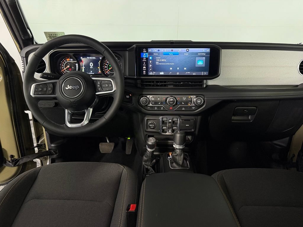 Used 2026 Jeep Wrangler Unlimited Sahara AWD/4WD image 15